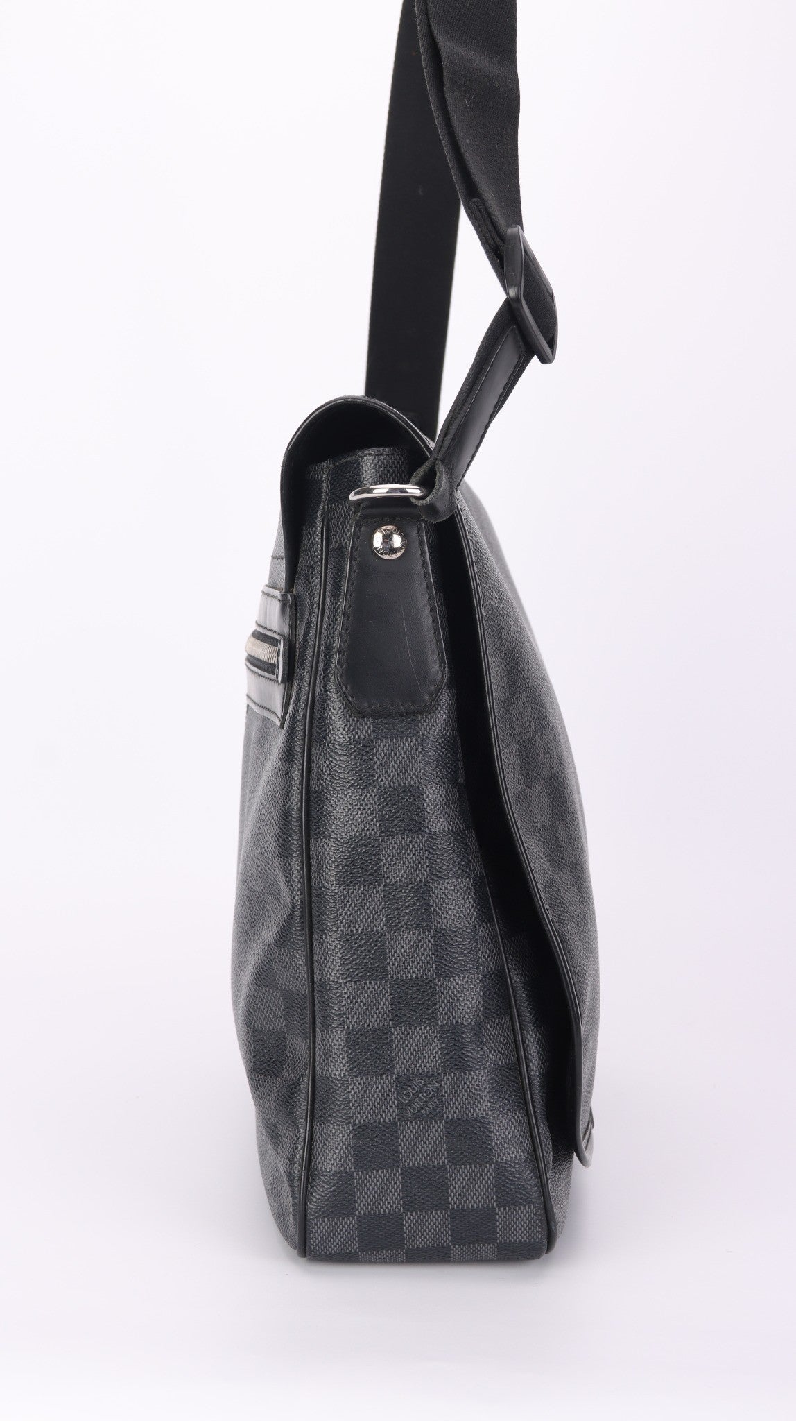 Louis Vuitton Messenger Shoulder Bag - Black