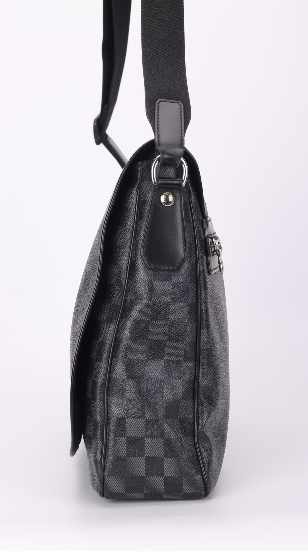 Louis Vuitton Messenger Shoulder Bag - Black