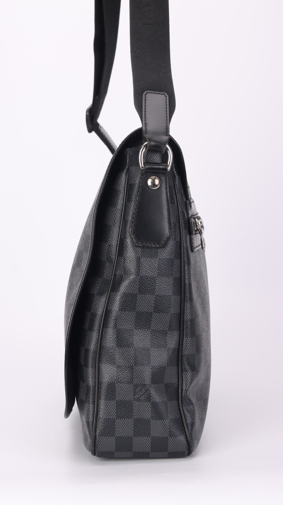 Louis Vuitton Messenger Shoulder Bag - Black