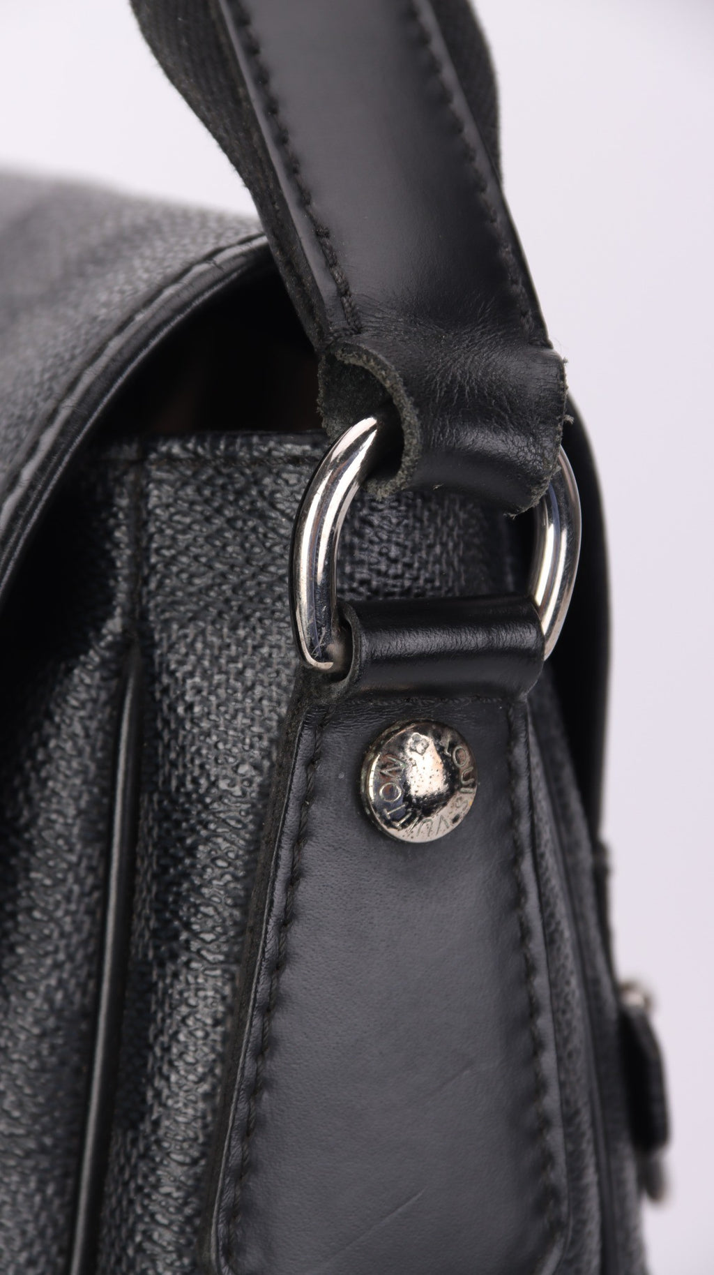 Louis Vuitton Messenger Shoulder Bag - Black