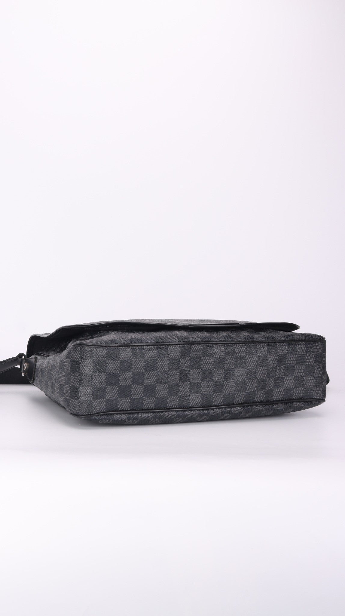 Louis Vuitton Messenger Shoulder Bag - Black