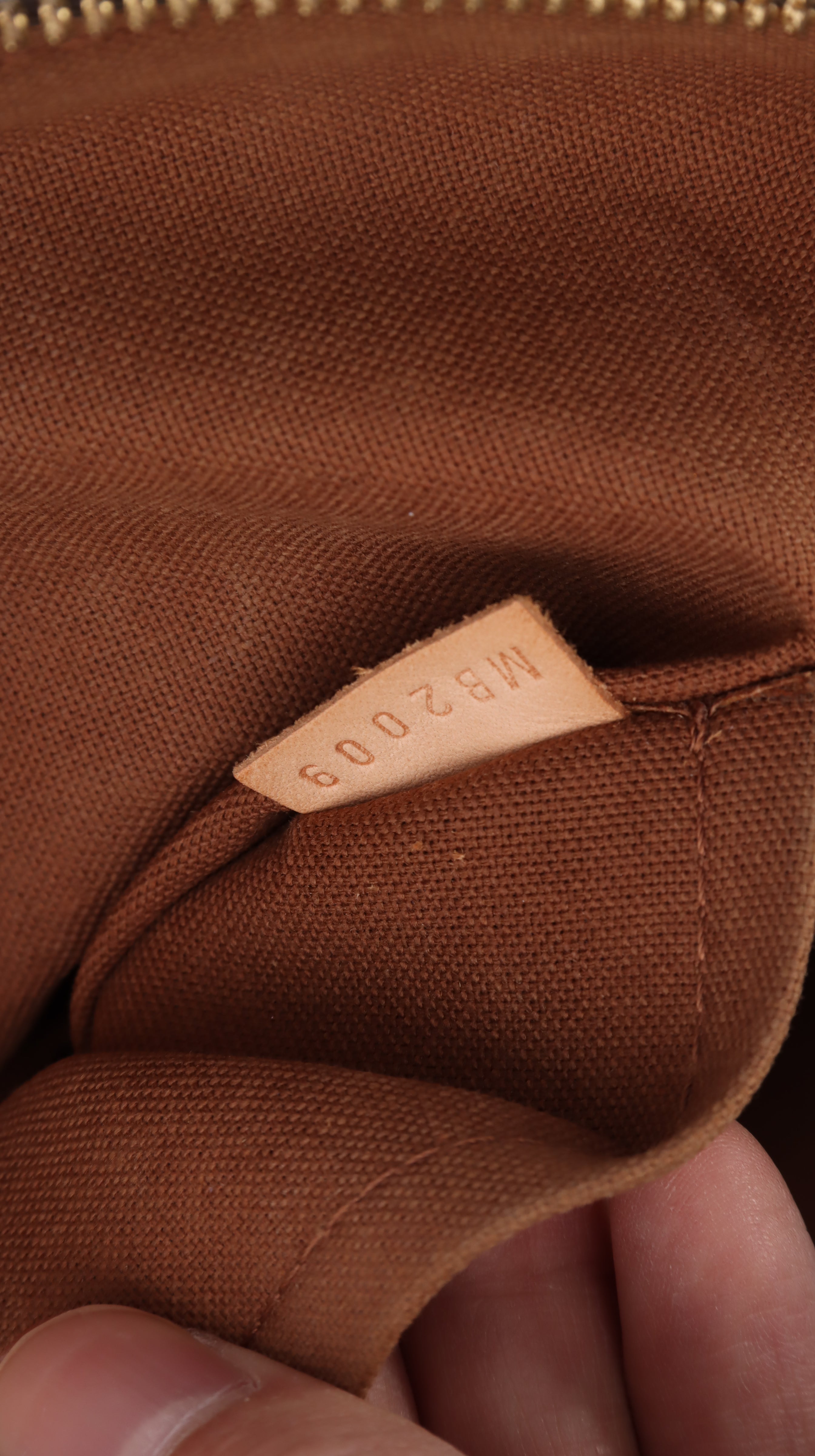 Louis Vuitton Shoulder Bag - Brown
