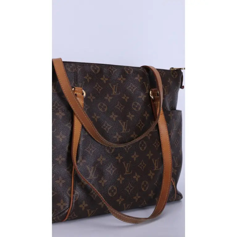 Louis Vuitton (LV) Totally