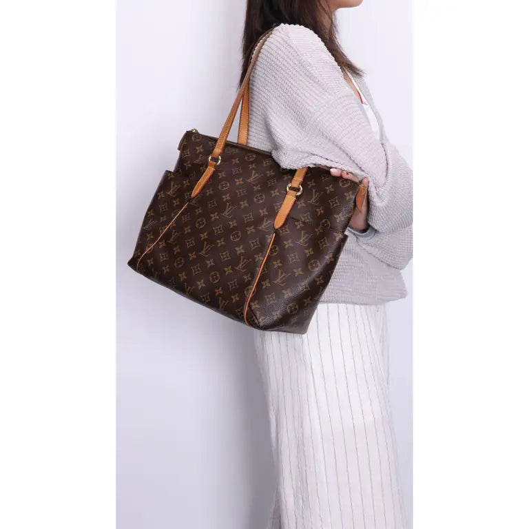 Louis Vuitton (LV) Totally